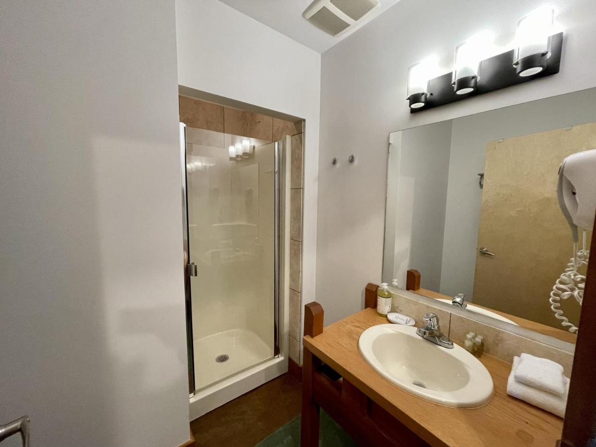 Great Condo In Excellent Location - Waterfront Building - Seaside Ucluelet Eksteriør bilde